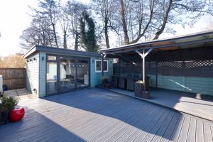 Garden / Summer House - click for photo gallery